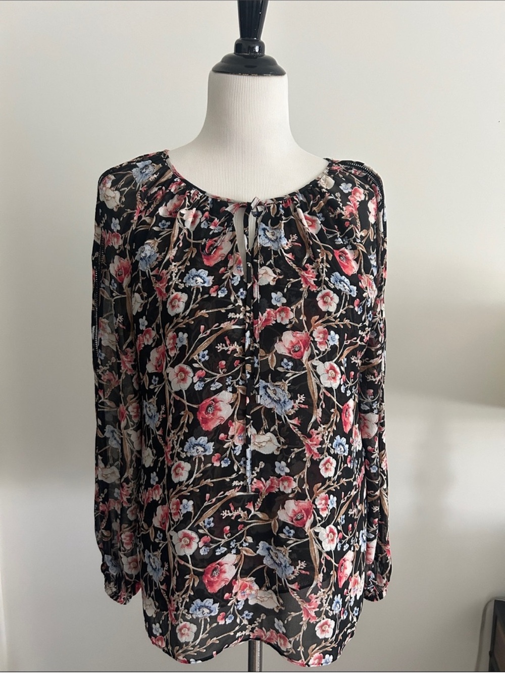 WHBM M semi Sheer long sleeve loose fit Black 🌺🌸Floral Tie-Neck Blouse